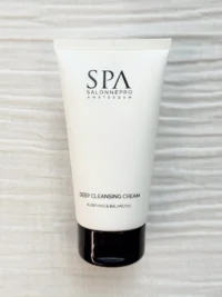 SPA Deep Cleansing Cream, Een rijke, natuurlijke reinigingscrème die smelt op de huid en make-up, vuil en overtollig talg moeiteloos oplost.